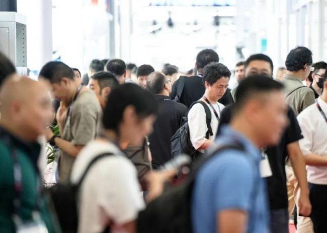 MWC+IOTE 2025 上海站，翼卡车联网全球 eSIM 及多网融合方案引国际交流，创新产品斩获荣誉